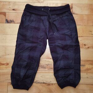Cute Y2K capri pants black and grey plaid